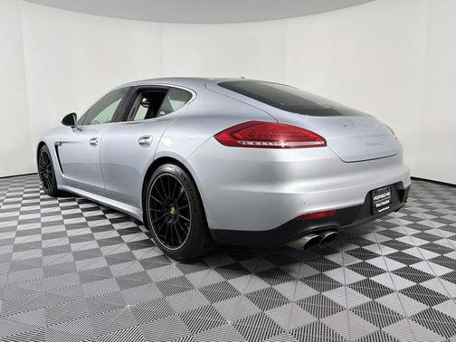 2016 Porsche Panamera 4