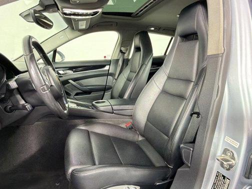 2016 Porsche Panamera 4