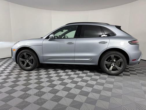 Dolomite Silver Metallic 2026 Porsche Macan Macan