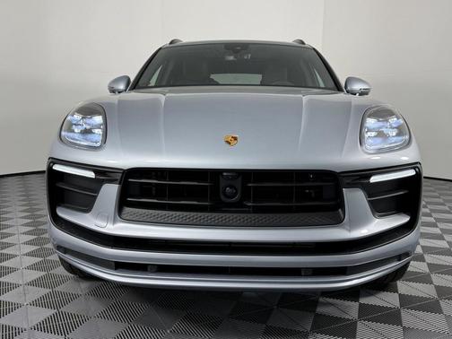 Dolomite Silver Metallic 2026 Porsche Macan Macan