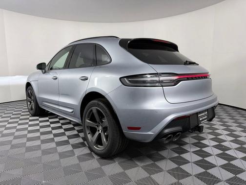 Dolomite Silver Metallic 2026 Porsche Macan Macan