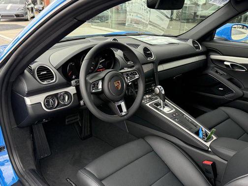 2025 Porsche 718 Cayman Style Edition