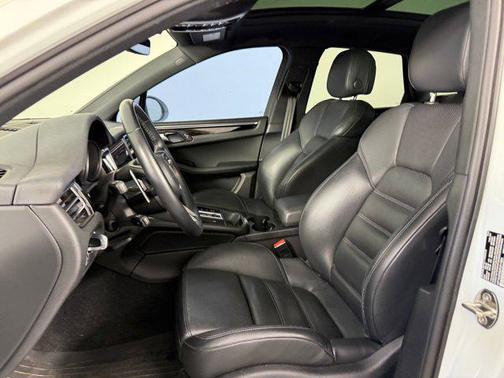 2023 Porsche Macan AWD