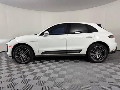 2023 Porsche Macan AWD