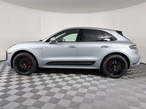 Dolomite Silver Metallic 2026 Porsche Macan Macan GTS
