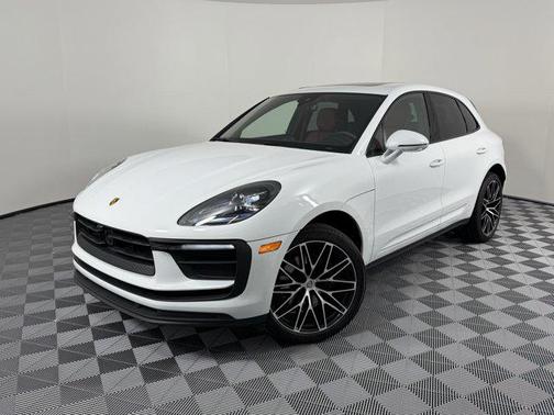 2025 Porsche Macan Base
