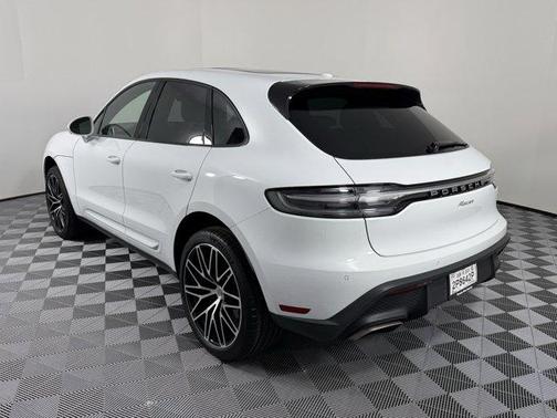 2025 Porsche Macan Base