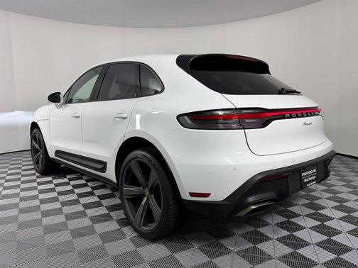 2025 Porsche Macan AWD