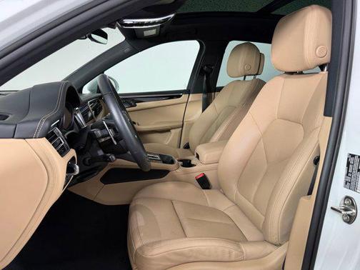 2025 Porsche Macan AWD