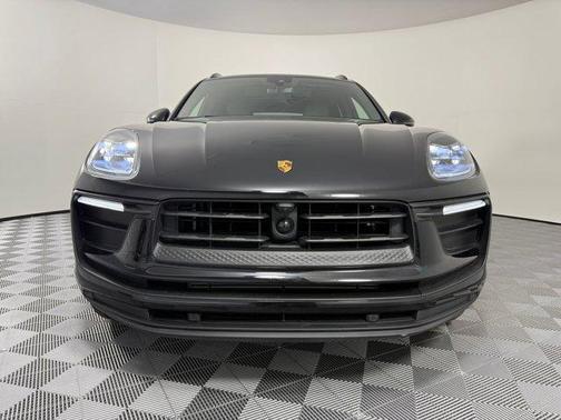2025 Porsche Macan AWD