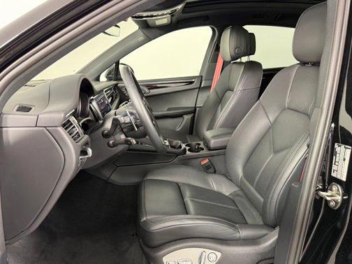 2025 Porsche Macan AWD