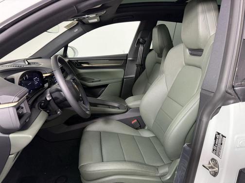 White 2025 Porsche Macan Macan Electric 4S