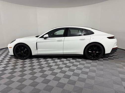 2025 Porsche Panamera RWD