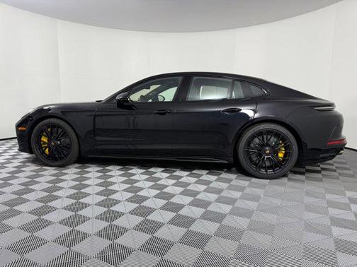 2026 Porsche Panamera GTS