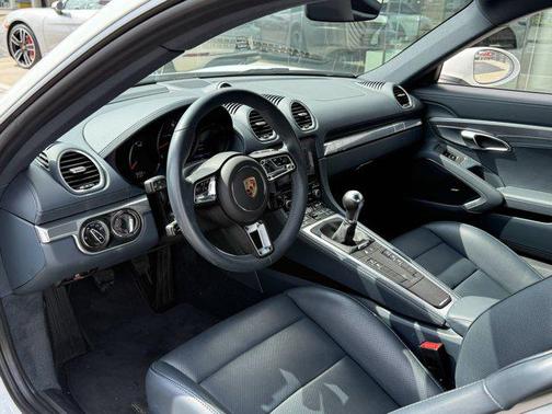 2024 Porsche 718 Cayman Style Edition