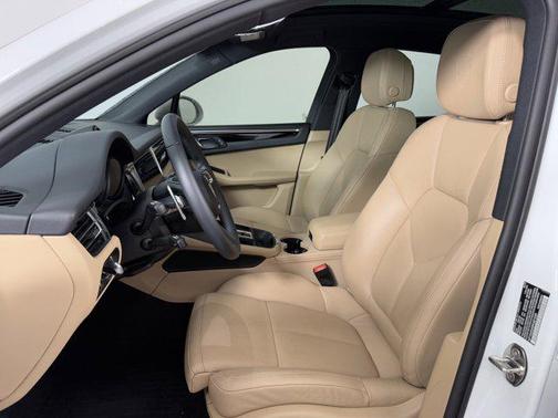 2023 Porsche Macan Base