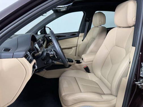 2025 Porsche Macan AWD