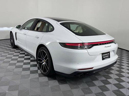 2022 Porsche Panamera 4 Platinum Edition
