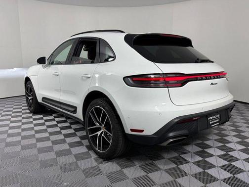 2022 Porsche Macan AWD