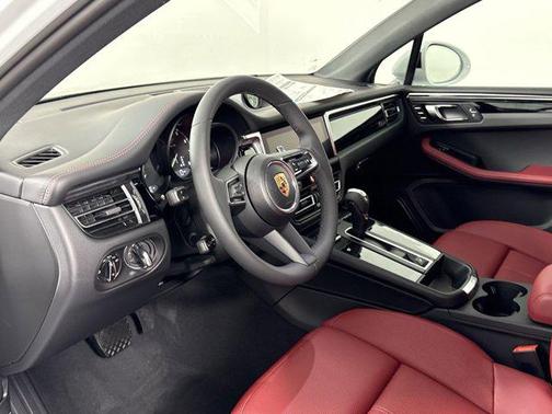 2025 Porsche Macan AWD