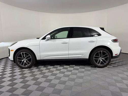 2025 Porsche Macan AWD