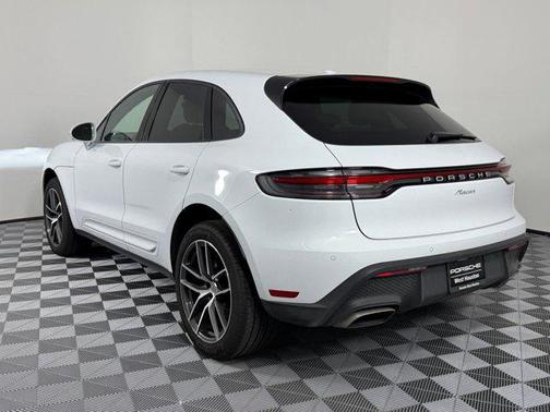 2025 Porsche Macan AWD