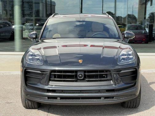 2025 Porsche Macan Base