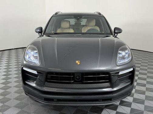 2025 Porsche Macan Base
