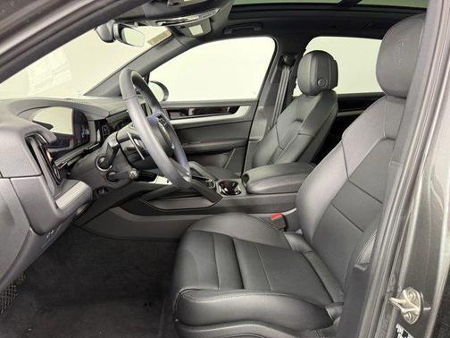 2025 Porsche Cayenne AWD