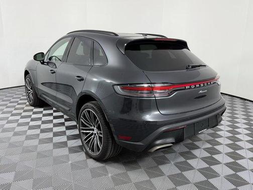 2025 Porsche Macan Base