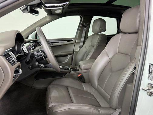 2025 Porsche Macan AWD