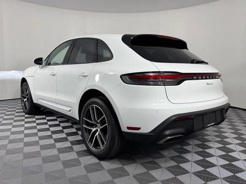 2025 Porsche Macan AWD