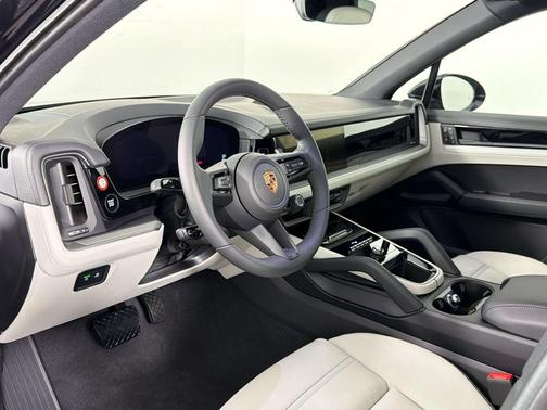 Chromite Black Metallic 2026 Porsche Cayenne Cayenne
