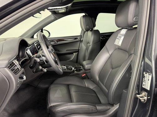 2025 Porsche Macan AWD