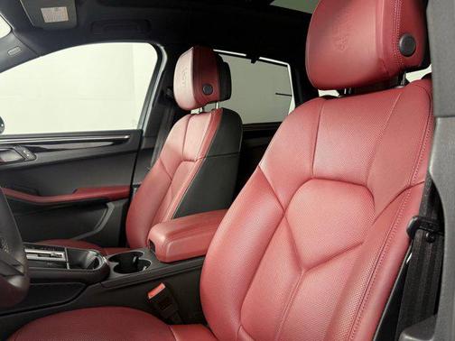 2025 Porsche Macan AWD