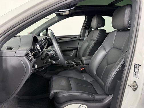 2025 Porsche Macan AWD