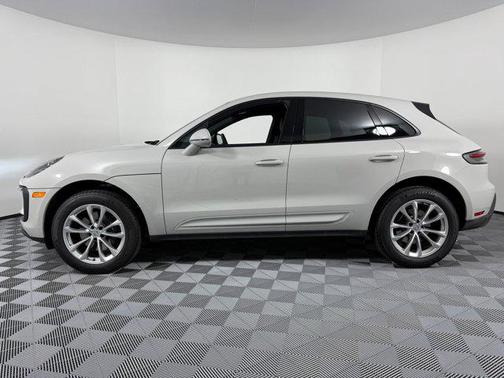 2025 Porsche Macan AWD