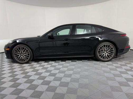 2025 Porsche Panamera RWD