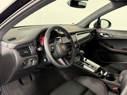 2026 Porsche Macan Macan GTS