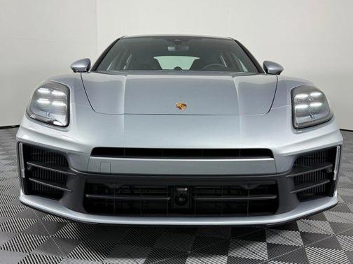 Dolomite Silver Metallic 2026 Porsche Panamera 4