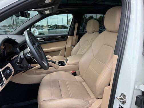 2023 Porsche Cayenne Platinum Edition