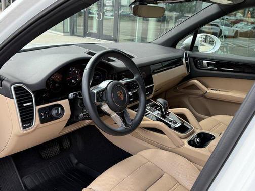 2023 Porsche Cayenne Platinum Edition