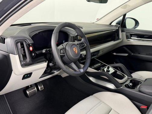 Vanadium Grey Metallic 2026 Porsche Cayenne GTS