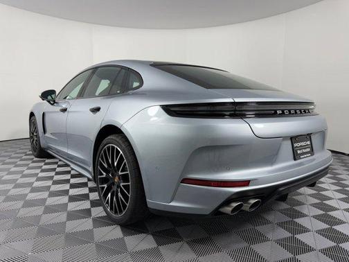 2026 Porsche Panamera 4