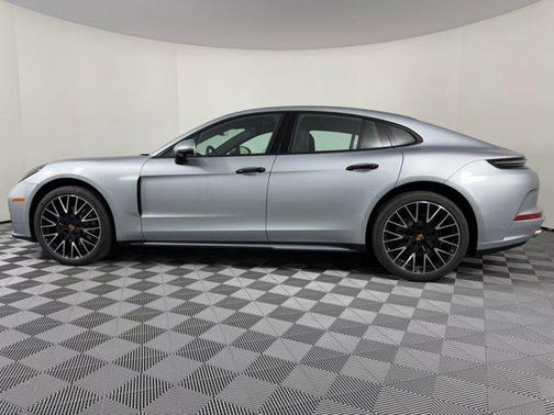 2026 Porsche Panamera 4