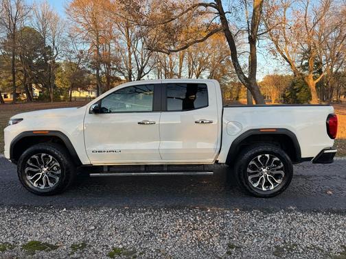 2023 GMC Canyon Denali