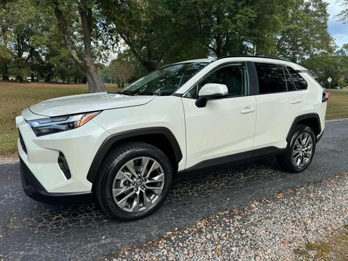 2022 Toyota RAV4 XLE Premium
