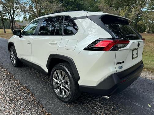 2022 Toyota RAV4 XLE Premium