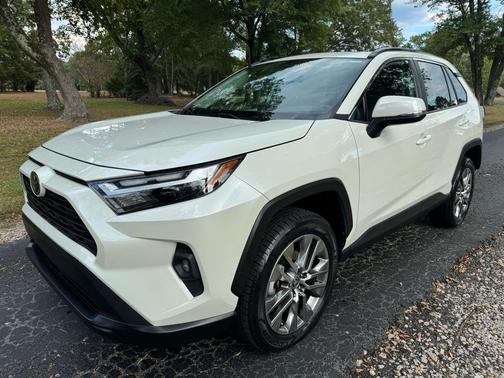 2022 Toyota RAV4 XLE Premium