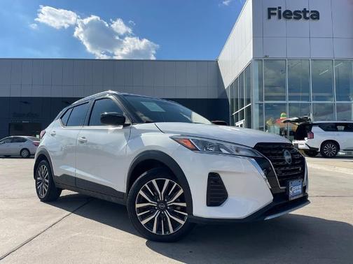 2022 Nissan Kicks SV